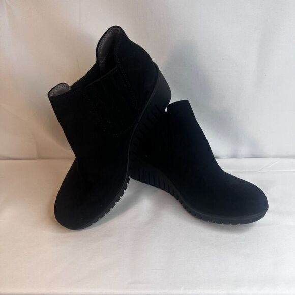 Sofft Euro Soft Black Joslyn Pull On Ankle Bootie Chunky Wedge Size 8M - Picture 10 of 10